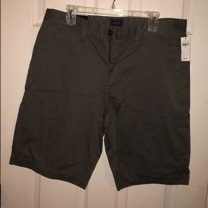 NWT - GapKhakis shorts - size 36